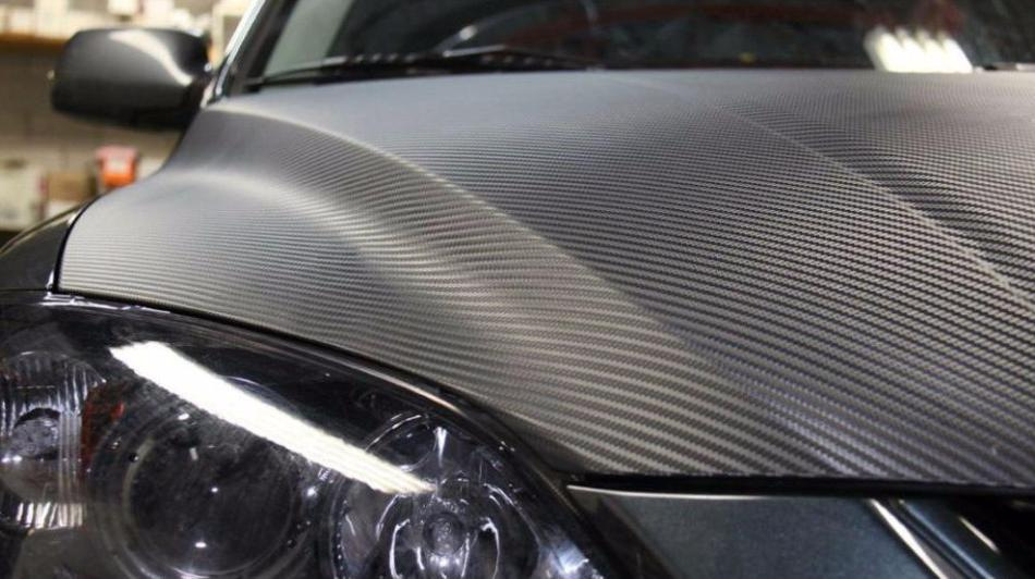 Carbonfolie zelf van je auto verwijderen: praktische tips