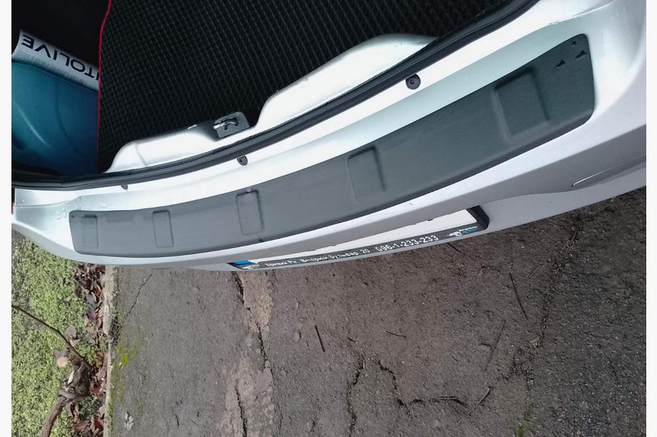 Dacia Logan I 2008–2012 Achterbumper diffuser (SD, ABS, Esa) Foto 2