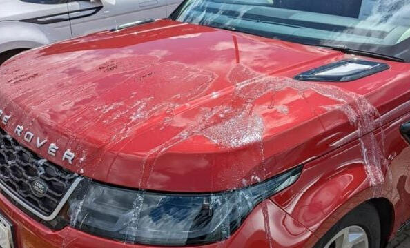 Wat te doen als je auto is overgoten met verf of zuur?