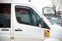 Volkswagen Crafter 2006–2016 Raamdeflectors, inbouw (semi-transparant, 2 st., Cagatay) foto 10