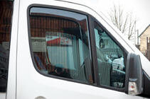 Volkswagen Crafter 2006–2016 Raamdeflectors, inbouw (semi-transparant, 2 st., Cagatay) foto 1