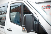 Volkswagen Crafter 2006–2016 Raamdeflectors, inbouw (semi-transparant, 2 st., Cagatay) foto 4