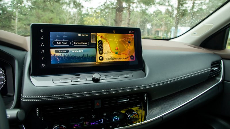 Wat is een multimedia­systeem in de auto?