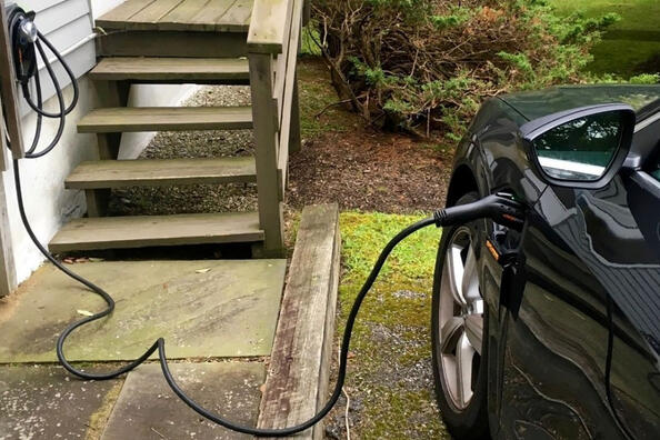 Elektrische auto gebruiken voor stroom thuis: voordelen en opties