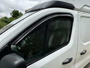 Opel Vivaro 2015–2019 Raamwindschermen EuroCap (2 stuks) foto 1