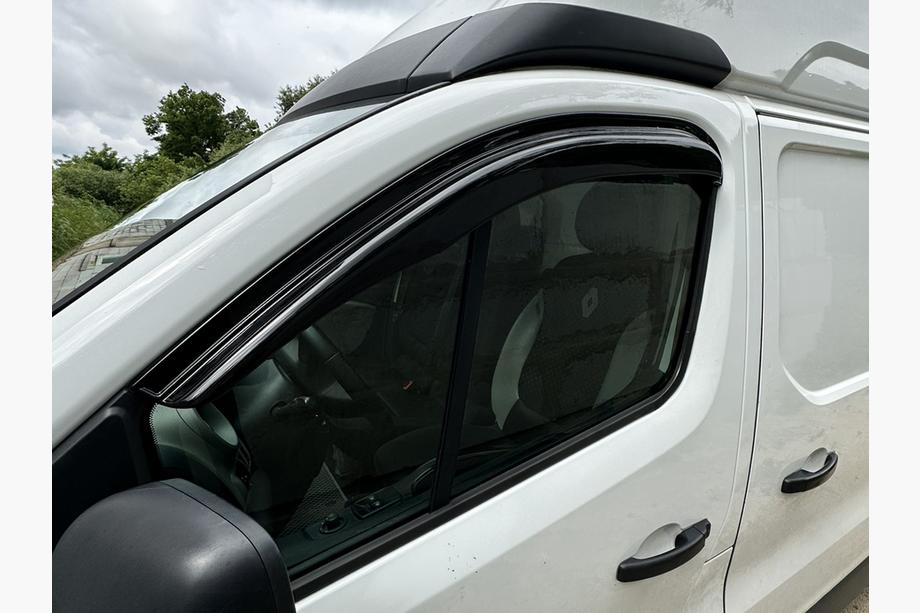 Nissan NV300/Primastar 2016– Raamwindschermen EuroCap (2 stuks) Image