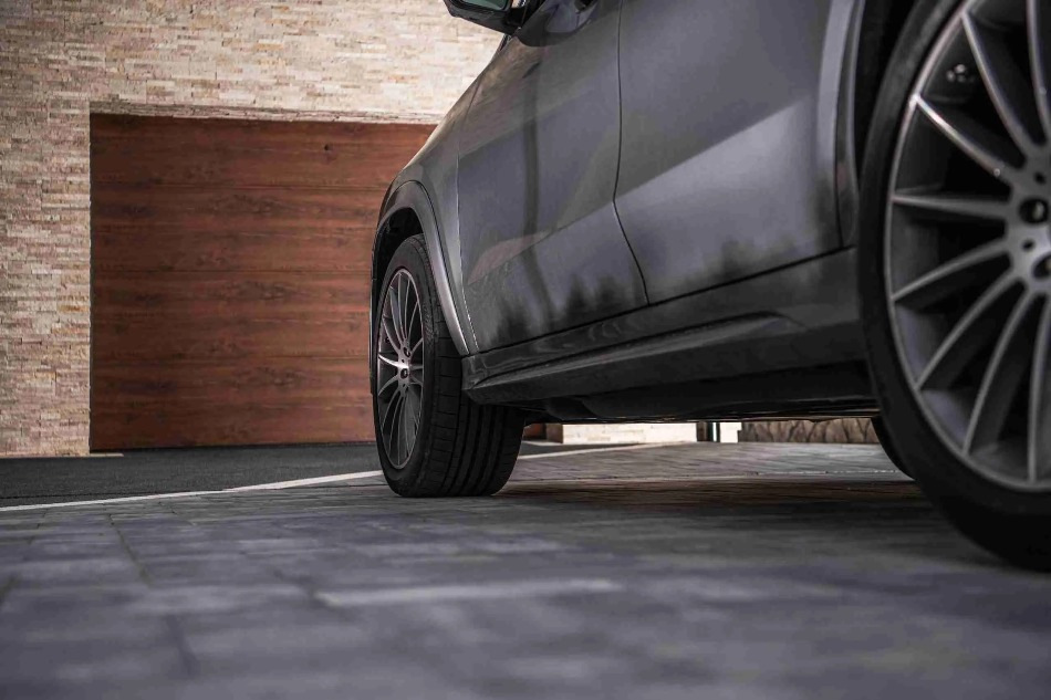 Waarom roest een auto in de garage?