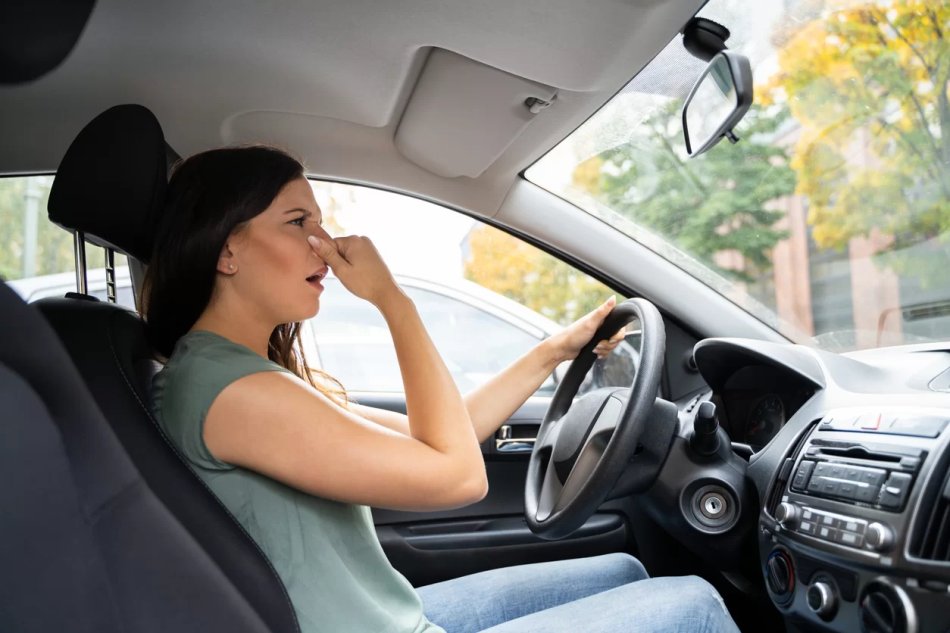 Wat te doen bij een onaangename geur in de auto?