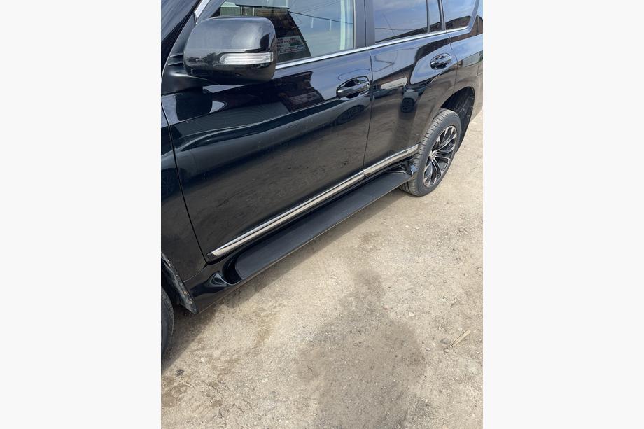 Lexus GX460 2009–2023 Side steps (2 stuks, aluminium) Witte kleur (zwarte opstap) Foto 10