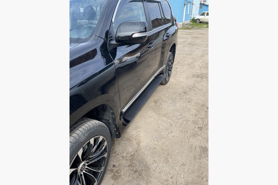 Lexus GX460 2009–2023 Side steps (2 stuks, aluminium) Witte kleur (zwarte opstap) Foto 9