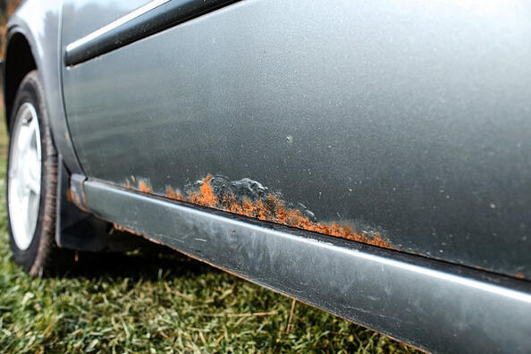 Zo verwijder je zelf roest van de carrosserie van je auto