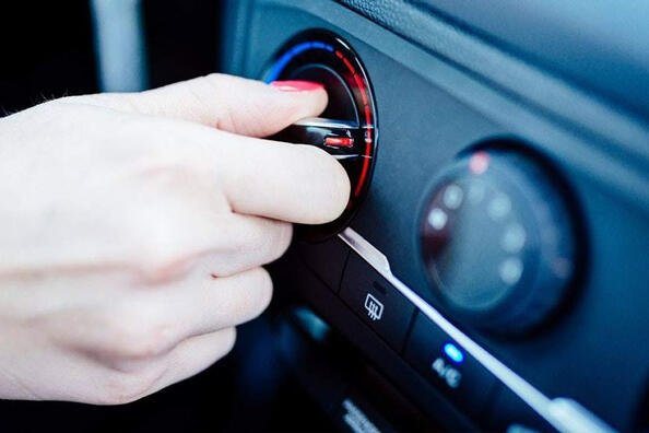 Zo warm je het interieur van je auto snel op