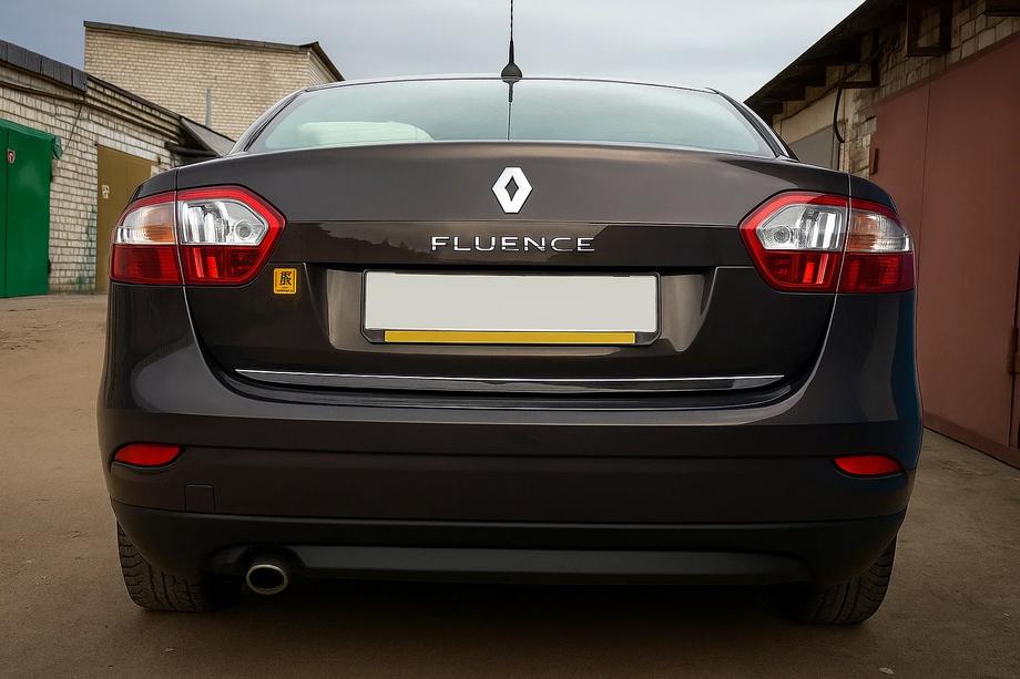 Renault Fluence 2009–2016 RVS kofferbakrand Foto 1