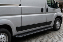 Opel Movano 2021– Side steps Tayga Black (2 stuks, aluminium) foto 1