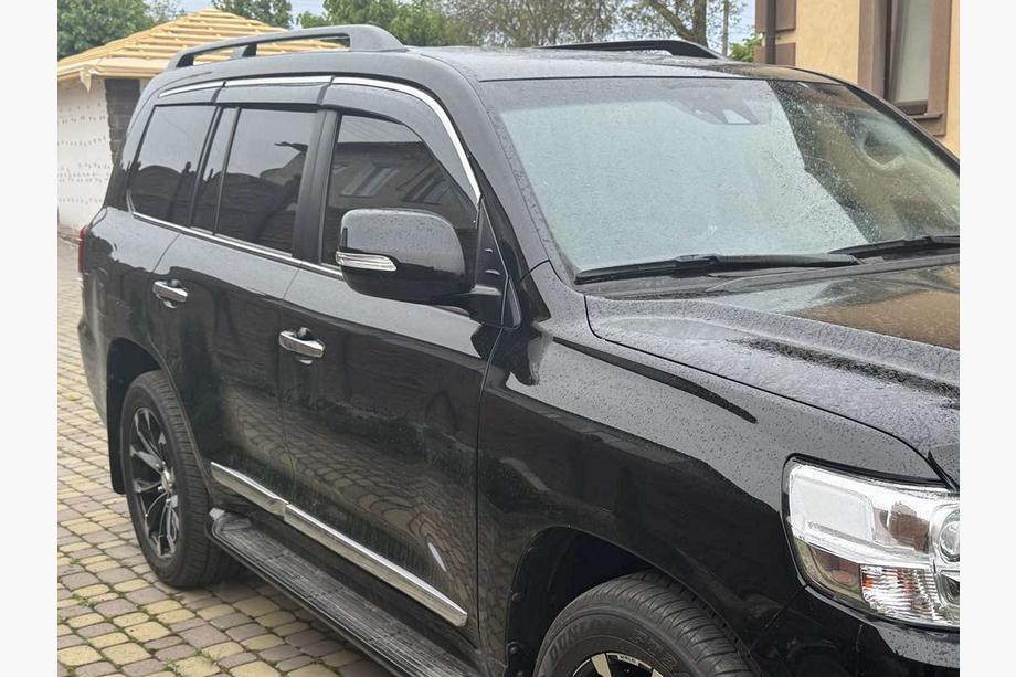 Toyota Land Cruiser 200 2007–2021 Raamwindschermen met chromen sierlijst Niken Luxury (6 stuks) Image