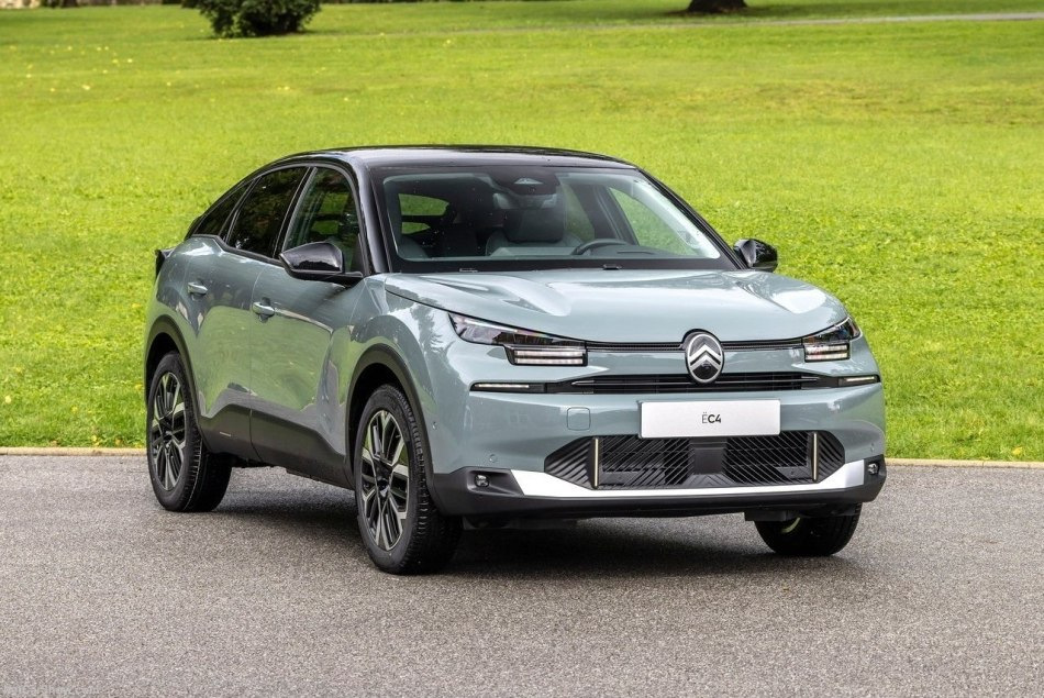 Review van de elektrische hatchback Citroen e-C4 2024