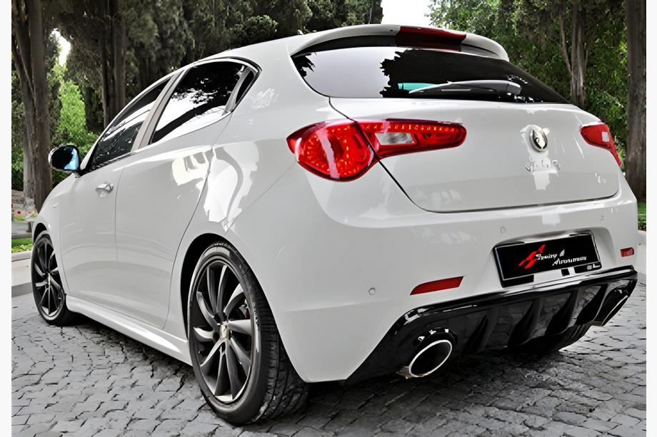 Alfa Romeo Giulietta 2010–2020 Achterdiffuser DPT V-1 (glanzend zwart) Image