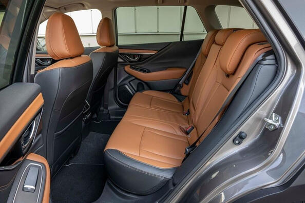 Subaru Outback review: betrouwbare en praktische crossover voor elke weg Foto 6