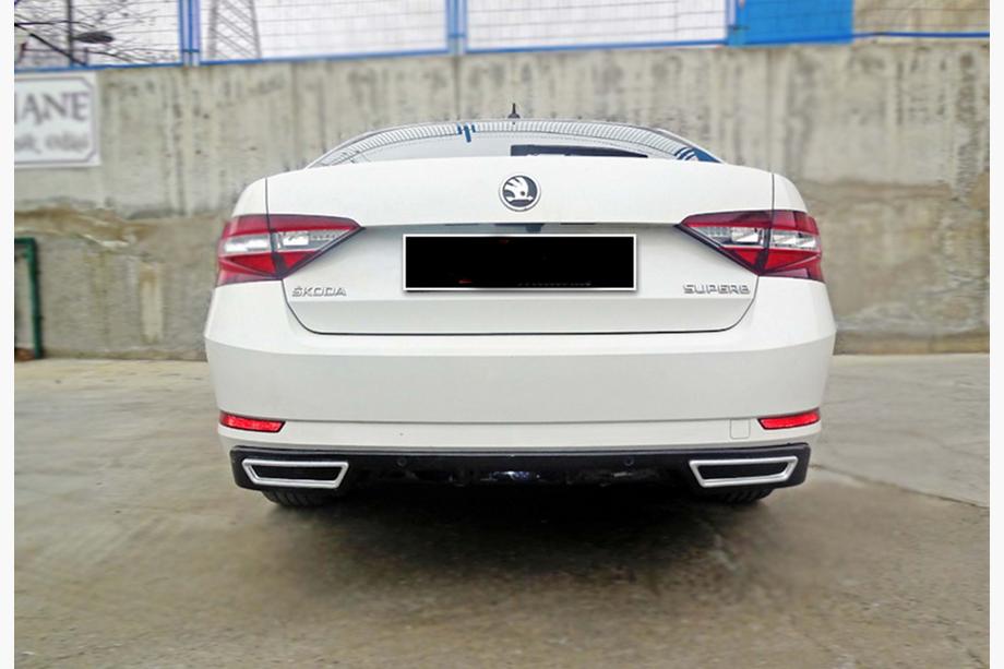 Skoda Superb 2015–2024 Achterdiffuser DPT V-2 (glanzend zwart) Image