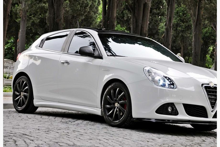 Alfa Romeo Giulietta 2010–2020 DPT sideskirts (hoogglans zwart) Image