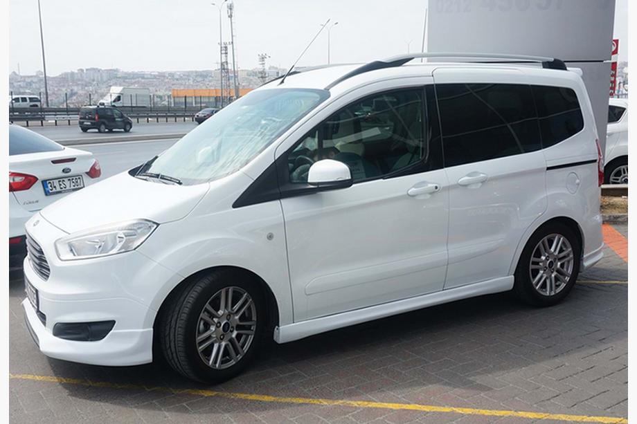 Ford Courier 2014–2023 DPT sideskirts (hoogglans zwart) Image