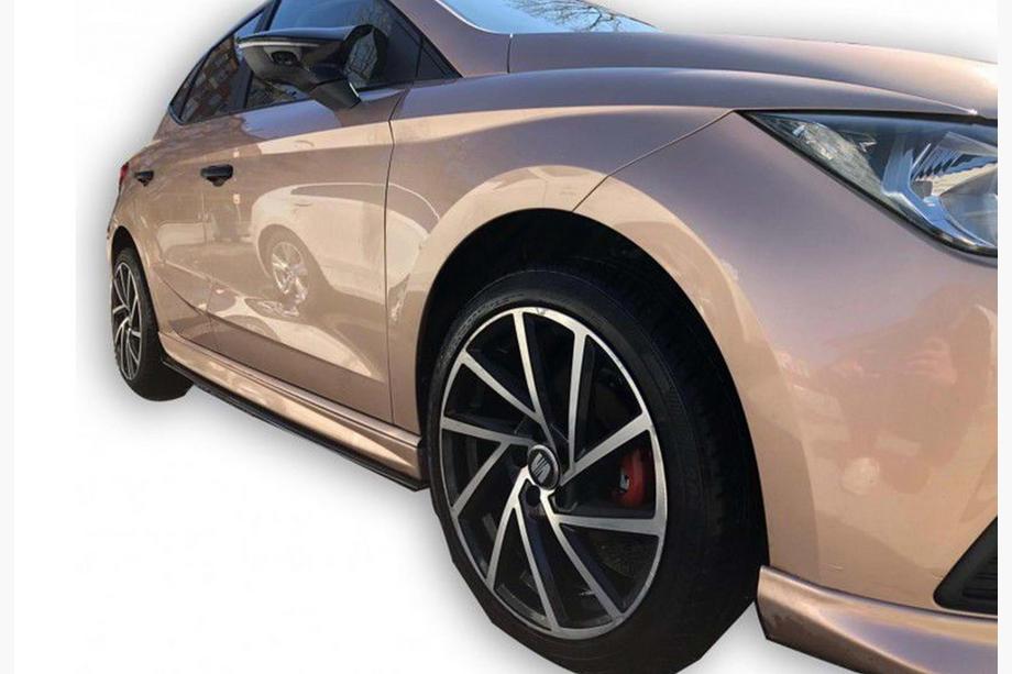 Seat Ibiza 2017– Sideskirts DPT V-1 (hoogglans zwart) Image