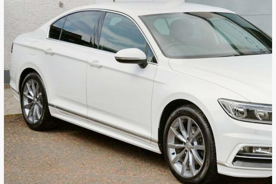 Volkswagen Passat B8 2015–2023 DPT side skirts (spuitklaar) Image
