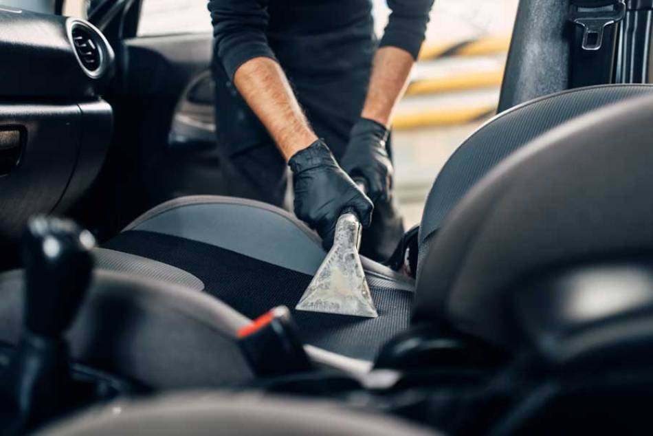 Hoe vaak moet je het auto-interieur laten reinigen?
