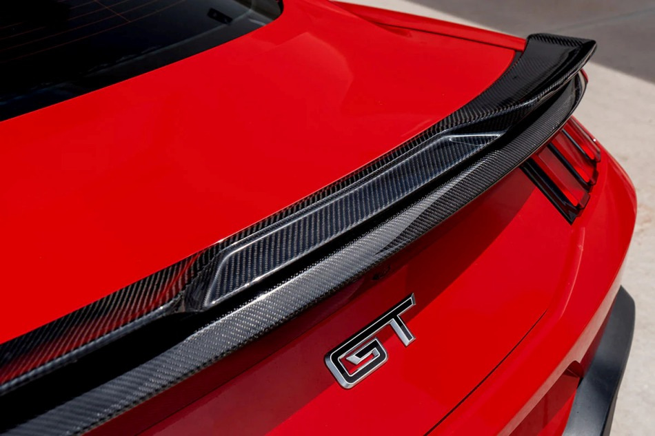 Welk materiaal is het beste voor een autospoiler