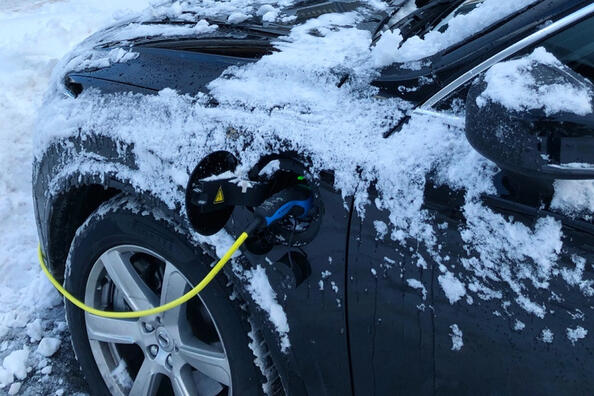 Elektrische auto in de winter: tips voor comfort en zuinig rijden