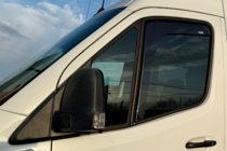 Mercedes Sprinter W907/W910 2018– Insteek raamwindschermen (2 st., HIC) foto 6