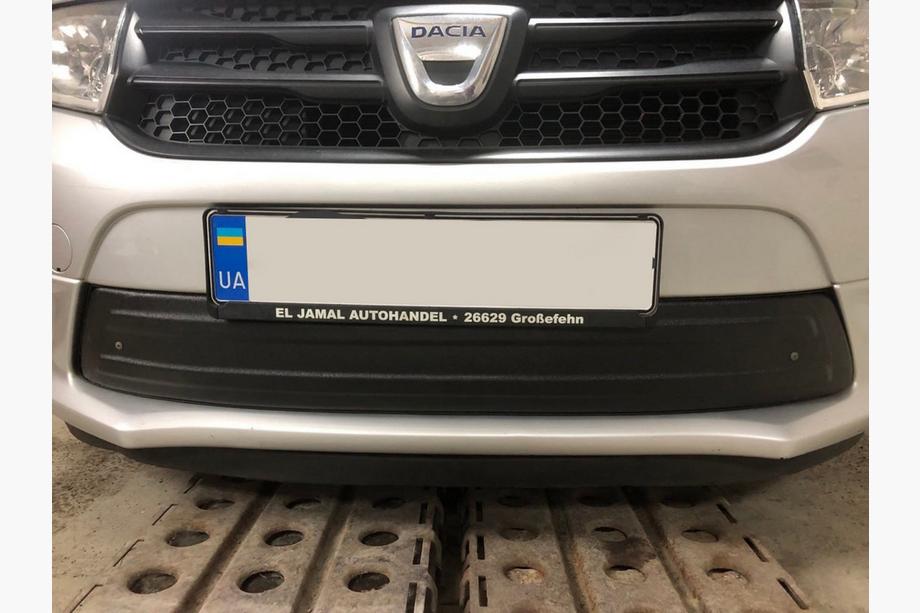 Dacia Sandero 2013–2020 Winter onderste grille-afdekking Mat Image