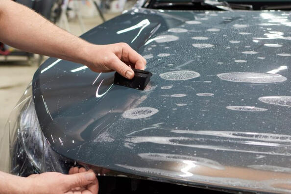 Beschermfolie voor je auto: echte bescherming of geldverspilling?