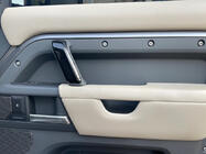 Land Rover Defender 2019– Zwarte dashboard sierlijsten foto 4