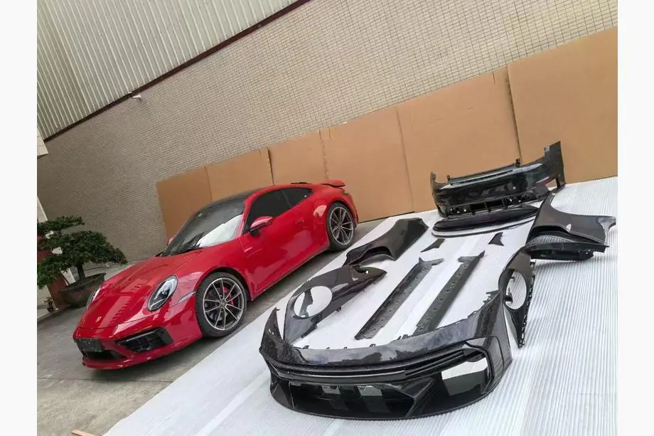 Porsche 911 (992) 2018– Carbon bodykit set Image