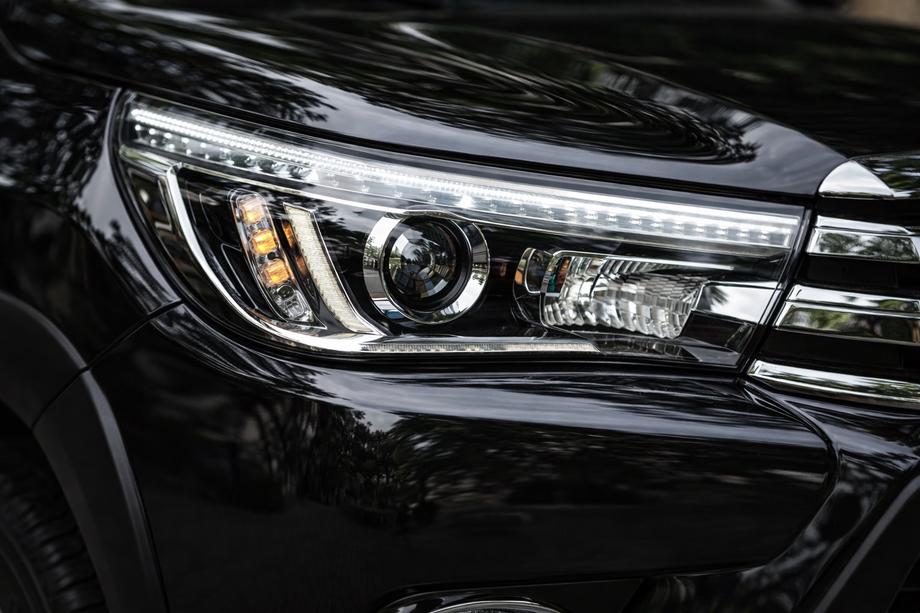 Toyota Hilux 2015– Voorkoplampen OEM V2 2015-2019 (voor xenonlamp of LED, 2 stuks) Foto 1