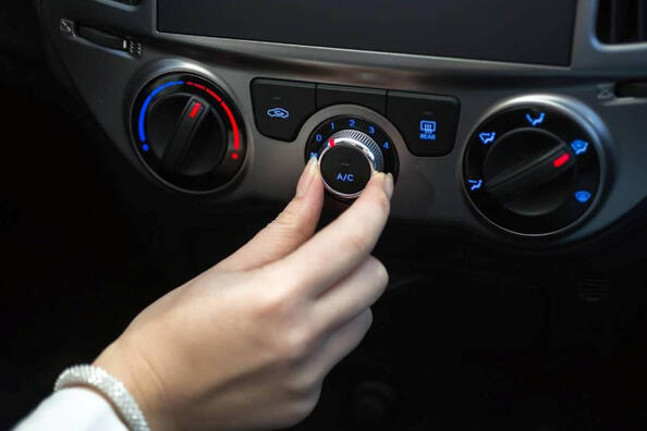 Zo weet je wanneer de airco van je auto bijgevuld moet worden Foto 1