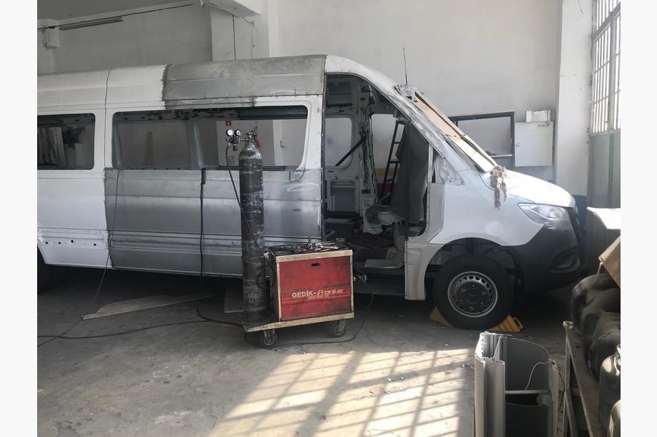 Mercedes Sprinter W907/W910 2018– Carrosserieverlengingsset Image