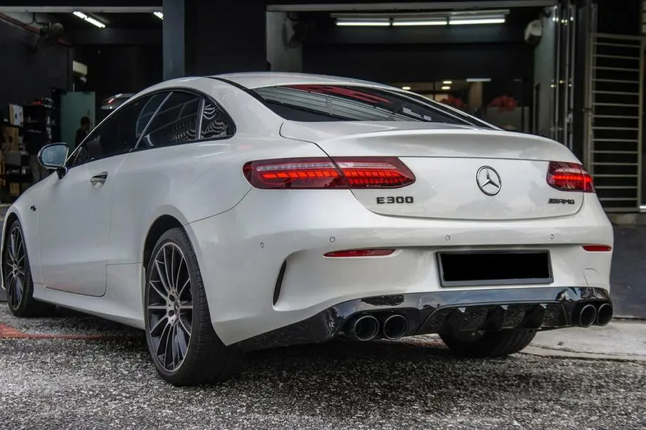 Mercedes E-Klasse Coupé C238 2016–2024 Achterdiffuser Black met uitlaatsierstukken Black (AMG53-design) Image