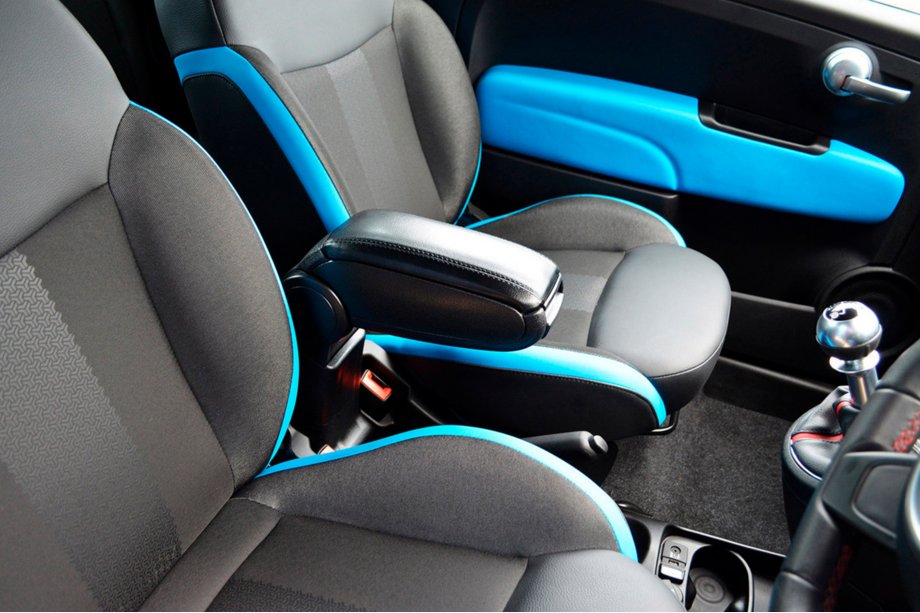 Fiat 500/500L 2013–2022 Armsteun voor in de bekerhouder Image