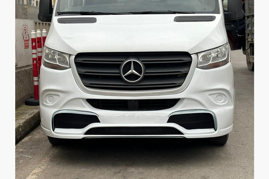 Mercedes Sprinter W907/W910 2018– Voorbumper lipspoiler V2 (spuitklaar) Foto 1