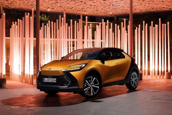Review: de stijlvolle hybride crossover Toyota C-HR (2e generatie) Foto 1