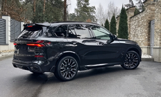 BMW X5 G05 2019–2026 Dorpelverbreders V3 (Glans zwart) foto 2