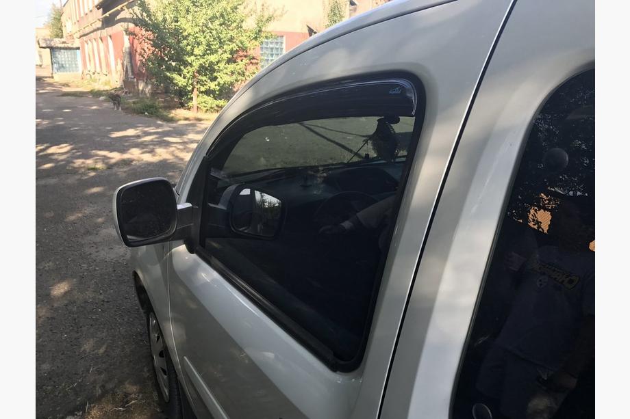 Renault Kangoo 2008–2020 Raamwindschermen (set van 2, Sport) Foto 6