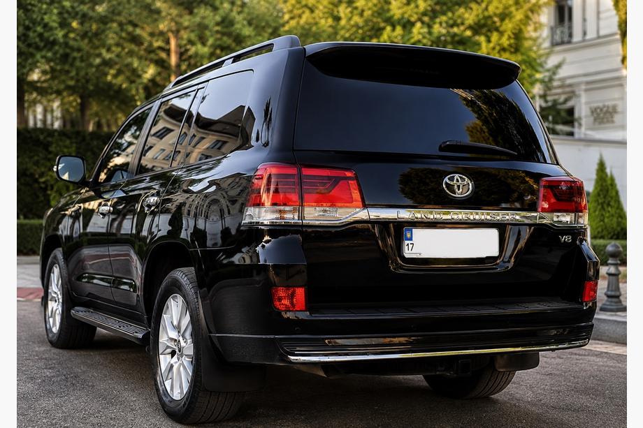 Toyota Land Cruiser 200 2007–2021 Achterdiffuser sierlijst met chroom 2016-2021 (Executive 2019/2021) Witte kleur Foto 3