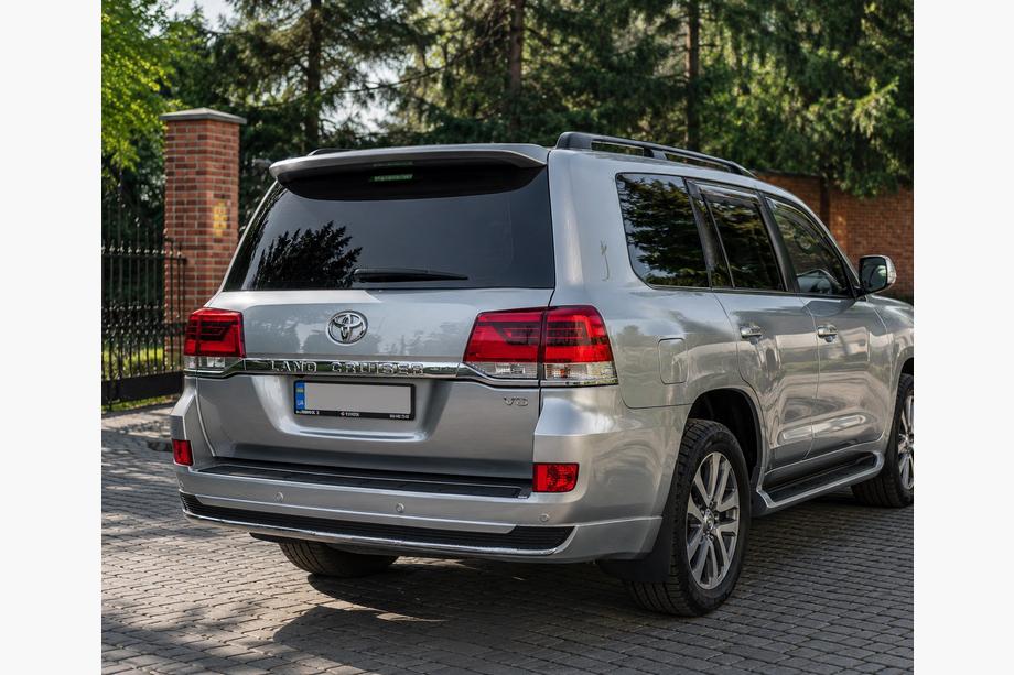 Toyota Land Cruiser 200 2007–2021 Achterdiffuser sierlijst met chroom 2016-2021 (Executive 2019/2021) Witte kleur Foto 4