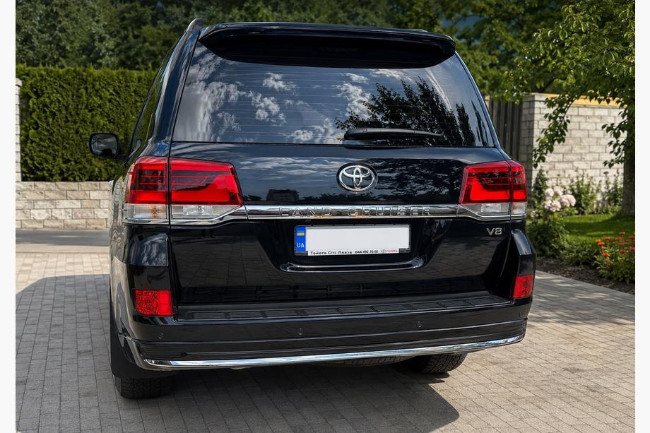 Toyota Land Cruiser 200 2007–2021 Achterdiffuser sierlijst met chroom 2016-2021 (Executive 2019/2021) Witte kleur Foto 2