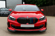 BMW 1 Serie F40 2019–2024 M-Look nierengrilles (M-Color) foto 1