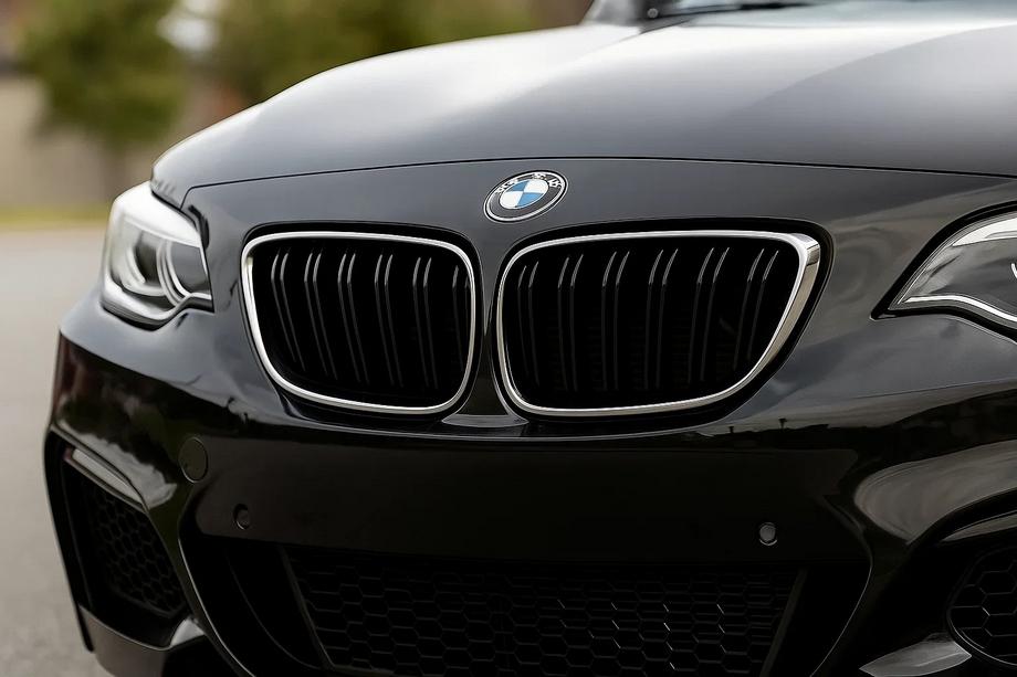 BMW 2-serie F22/F23 2014–2021 M-Look nierroosters (hoogglans zwart met chroomrand) Image