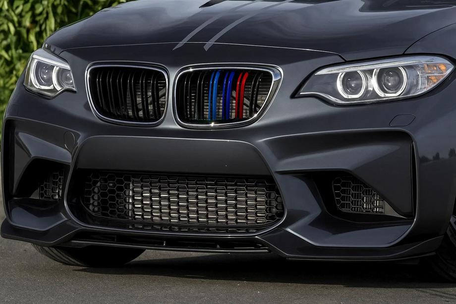 BMW 2-serie F22/F23 2014–2021 Nierenroosters M-Look (M-Color met chromen rand) Image